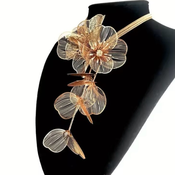 ✨Zara Gold Cascading Flower Necklace - Picture 7 of 7